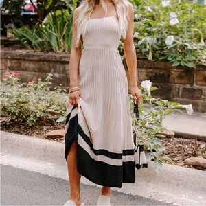COASTAL CUTIE RIBBED
MAXI DRESS IN BEIGE NEW